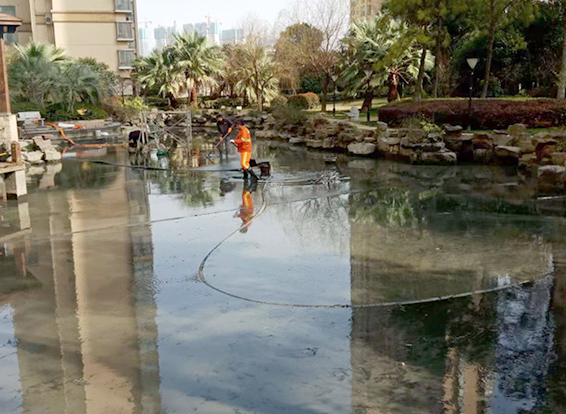 鲁甸景观池淤泥清理