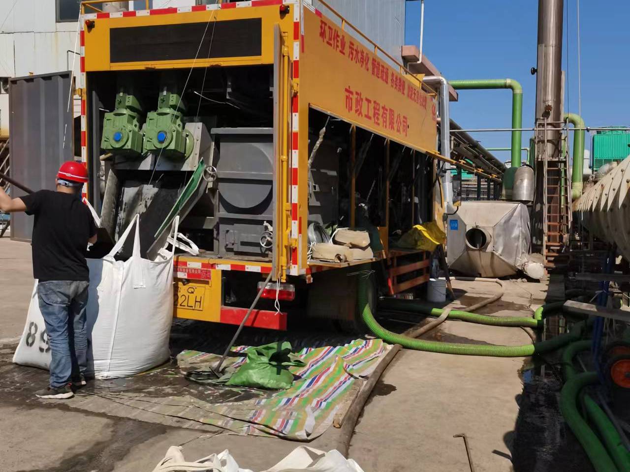 鲁甸淤泥压干处理